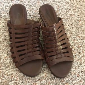 Clark’s sandals size 9
